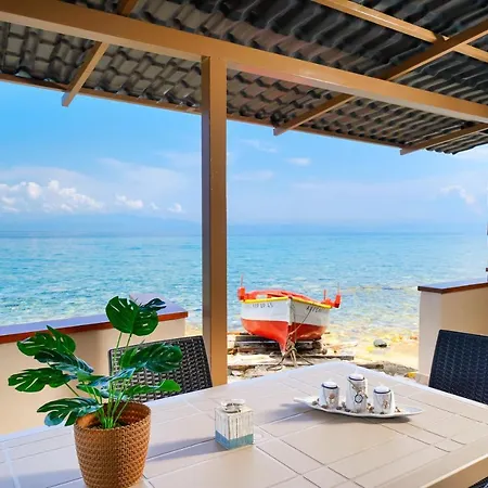 Holiday home To Kyma - Seafront House Skala Kallirakhis