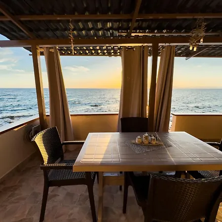 Сasa de vacaciones To Kyma - Seafront House *